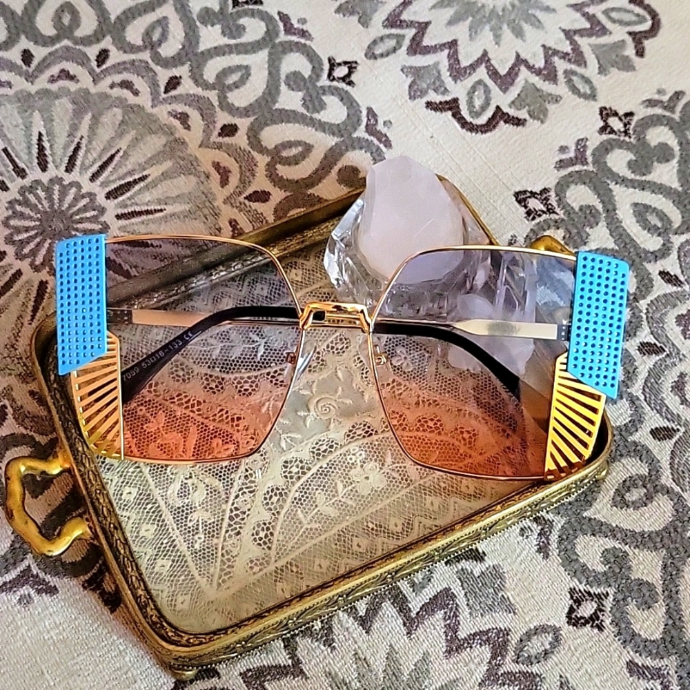 NWOT ART DECO SUNGLASSES